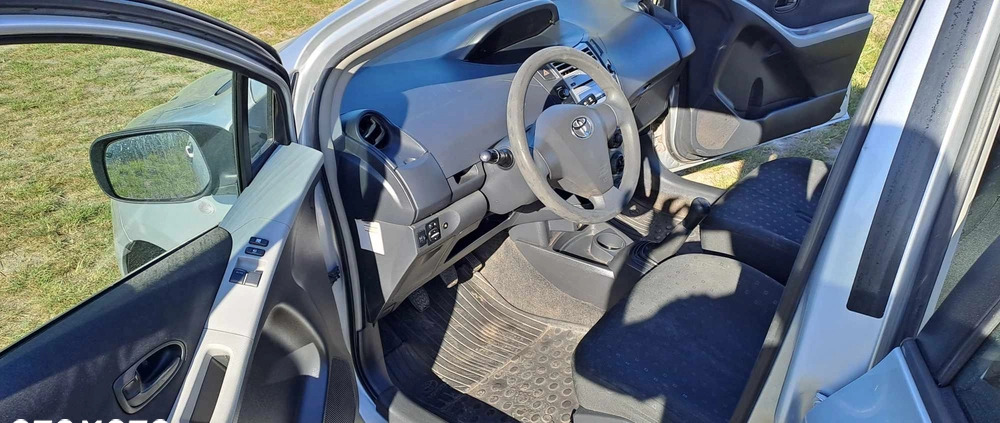 Toyota Yaris cena 9800 przebieg: 209000, rok produkcji 2007 z Gniezno małe 92